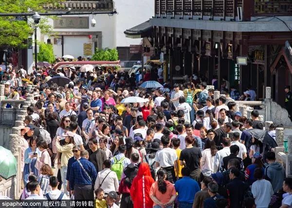 五一假期这些景区被挤爆！更可怕的是……