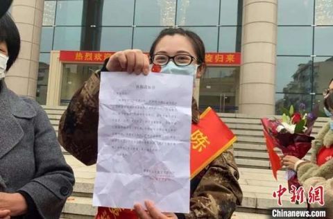 #孔维盛#浙江援湖北白衣警嫂凯旋 警察丈夫送上暖心休假通知书