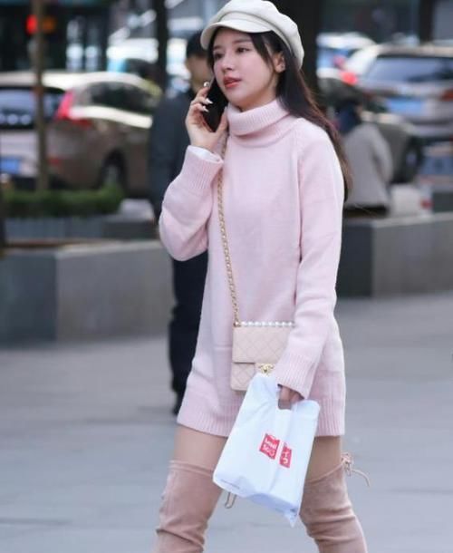  『漂亮』街拍：软玉温香的小姐姐，一条浅蓝色连衣裙，时尚靓丽迷人气质