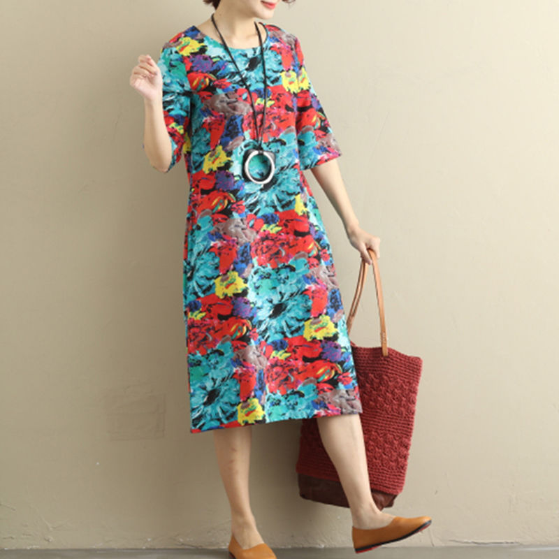 40岁小姨一点都不显老，初秋穿大码棉麻裙，百搭添年轻