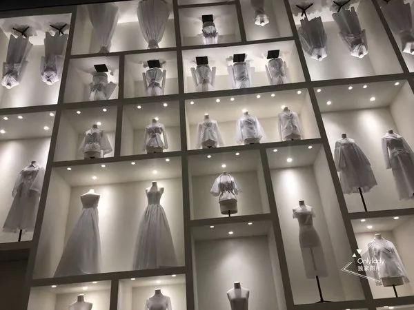 迪奥究竟有什么魔法让景甜如此着迷?