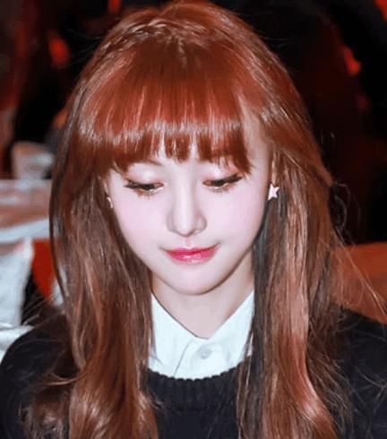 当女星换了发色，郑爽可爱似芭比，杨颖年轻十岁，而她气质大变