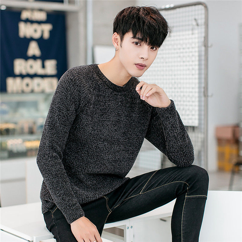 天气慢慢转凉了，这款毛衣是今年特别流行的款式，穿上特别有品味