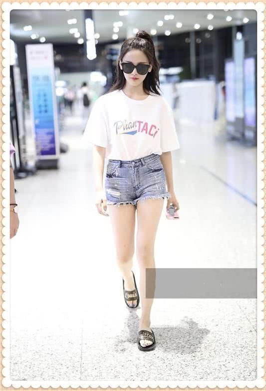 杨超越为秀大长腿豁出去了！热裤比安全裤还短，网友直呼：辣眼睛