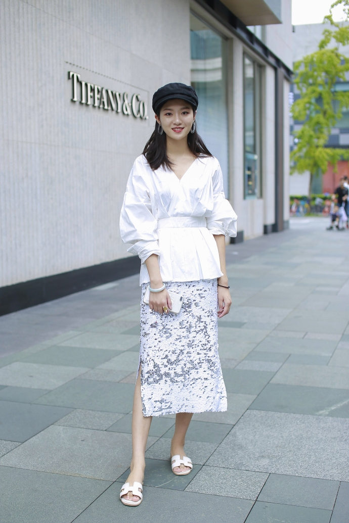 街拍路人，尽显优雅大气的时尚穿搭参考，让你美的令人一见倾心！