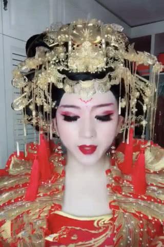化妆术有多神奇？你以为是一位“娘娘”，其实是一个公子！