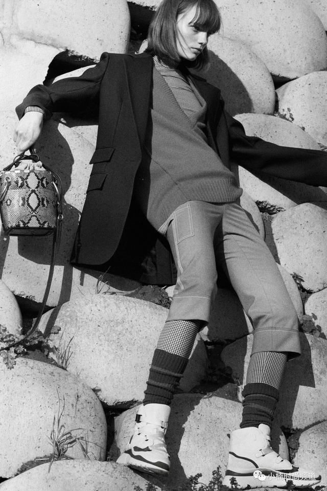 酷感十足的高颜值It Bag：Chlo 首推ROY水桶手袋