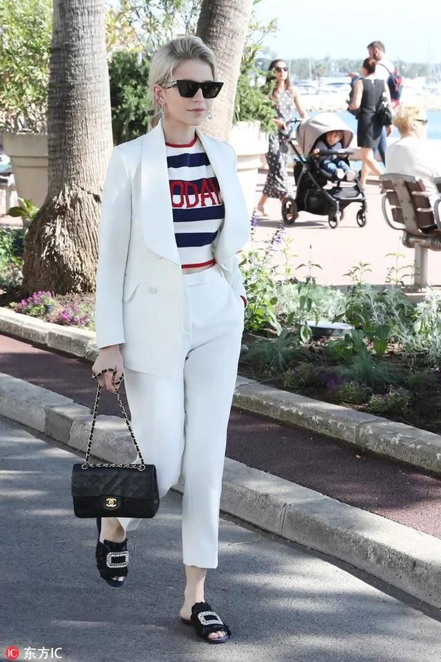 时髦办｜看完它们，我还真找不到夏天不穿拖鞋的理由