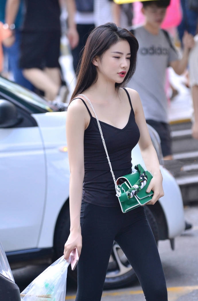  【女人】成熟的女人也很美，小姐姐紧身裙秀出时尚之美
