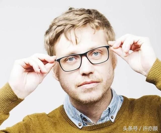 根据脸型挑镜框，戴眼镜也很帅