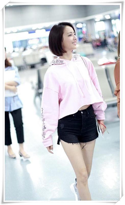 看了佟丽娅穿短裤，再看安以轩，网友:清新与性感的差距一目了然