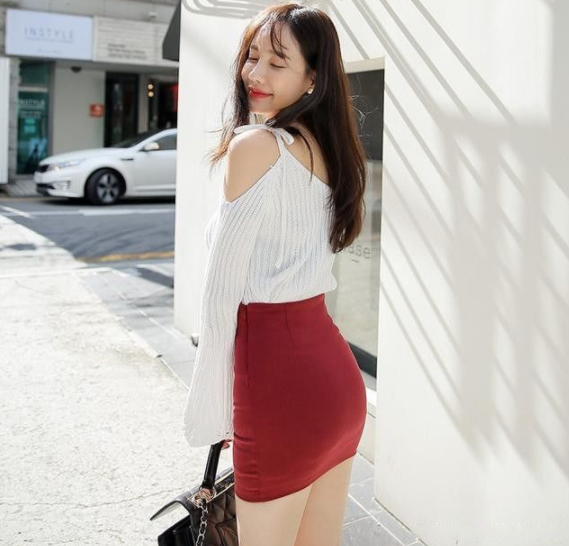 紧身包臀裙：清爽迷人的紧身裙美女，穿出青春活力！