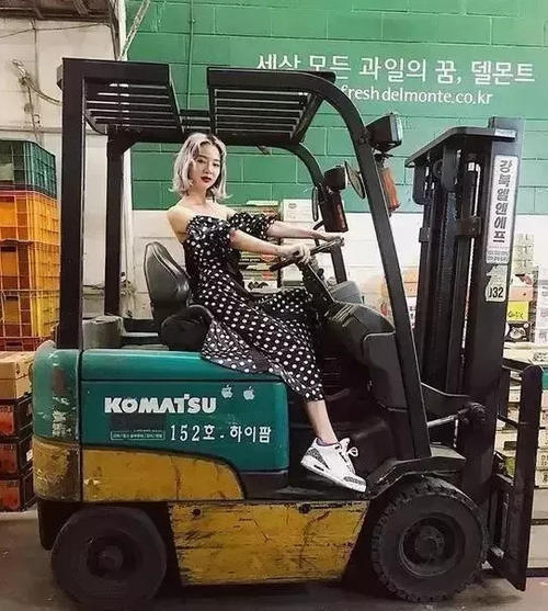 早秋裙子这么穿最时髦!!!