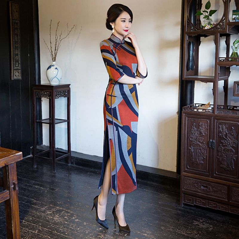 有一种美叫“旗袍”，一颦一笑，一动一婀娜尽显妩媚风情