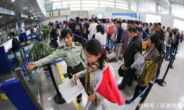 中国游客到日本旅行，超市货架上“偶遇”老干妈，看到价格傻眼了