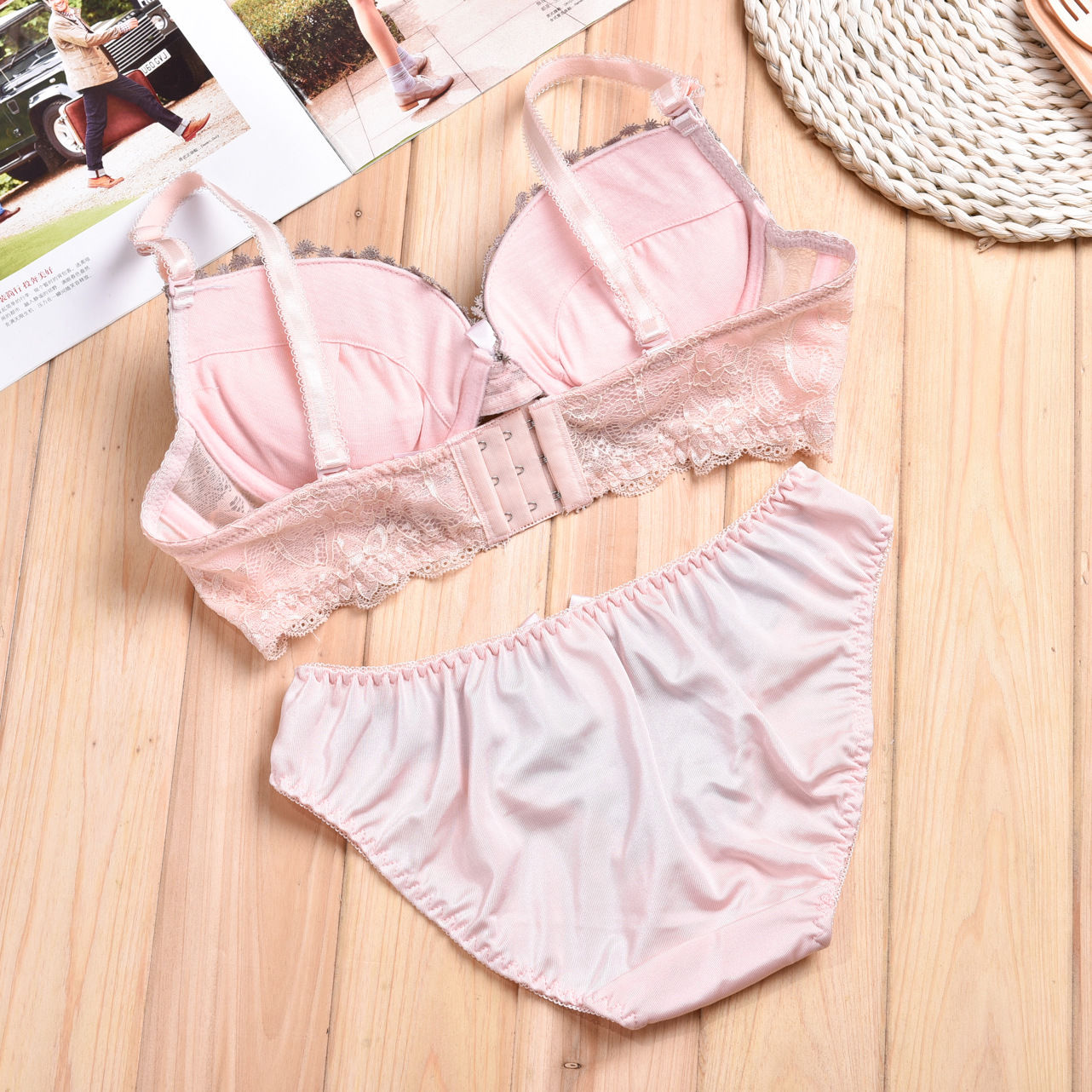 老婆在家穿蕾丝清凉内内，魅力无限满满女人味，简直太诱惑