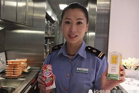 为啥坐高铁，很少看到乘务员吃饭，她们不饿吗？列车长说出真相！