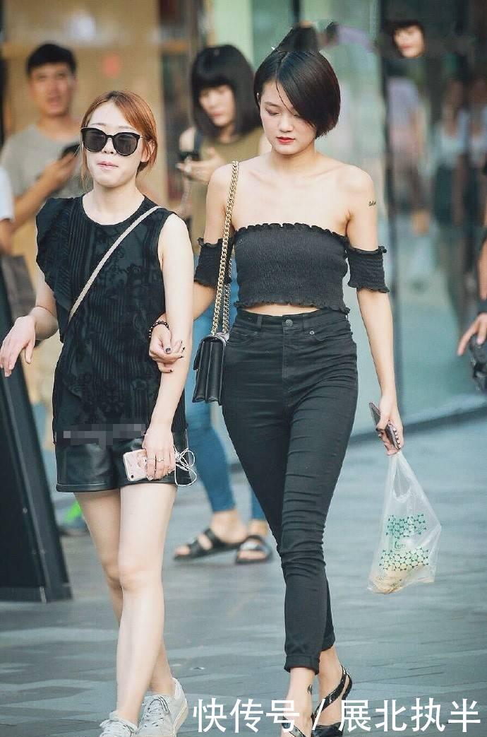 妩媚：大气又妩媚！，街拍：小姐姐微微透着一点小心机的搭配