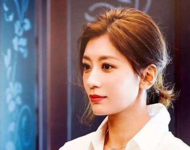 『线会』发际线高的女生,别总扎这3种发型,否则发际线会悄悄“上移”!