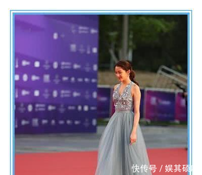 关晓彤红毯再失手！浅蓝色吊带裙穿老10岁，网友鹿晗心碎一地！