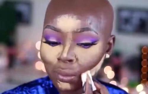 非洲网红“逆天妆”整整用了3瓶粉底液，网友：真是辛苦你了！