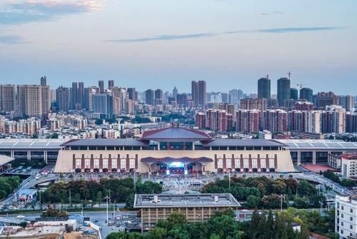  「我国」我国最“霸气”的两个火车站：能直通全国省会，看看有