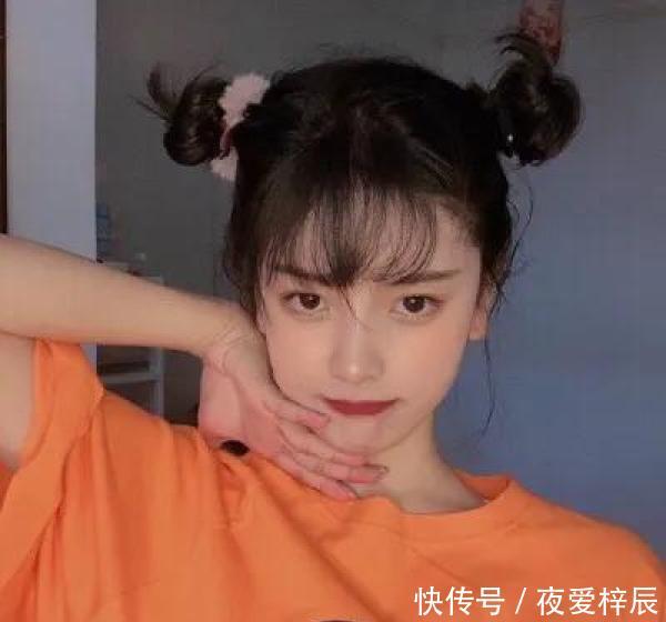 气质@清纯可爱的丸子头日常要这样穿搭才够俏皮时尚,气质出众!
