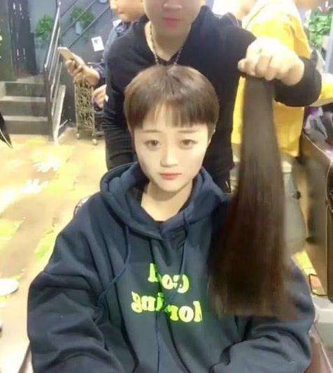 广东18岁女孩短发像个假小子, 接完长发后, 让男人们怀疑人生