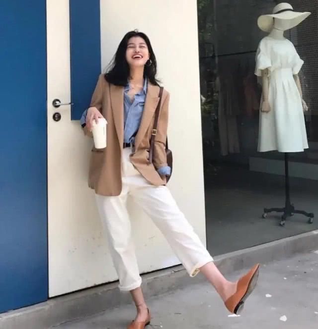  #时尚圈#春季裤子怎么选？这3种裤子显瘦显高又时髦，明星潮人都在穿！