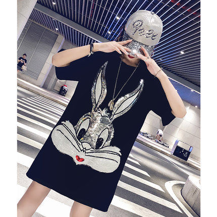 别土了,现在流行”下衣失踪“,迷人的美腿让人羡慕不已