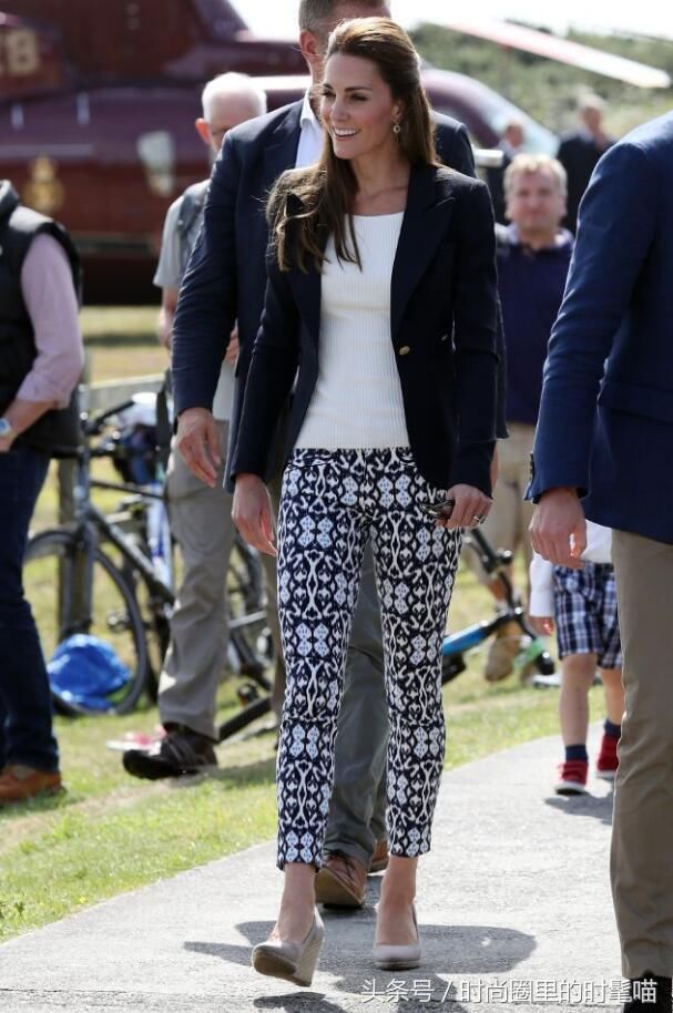 凯特王妃“牛仔裤”造型惊艳了！低调、朴实的风格，十分接地气！