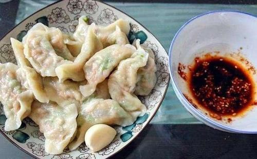 煮开:煮饺子时经常会破皮露馅,多加这一步,饺子耐煮,就会香嫩不破皮