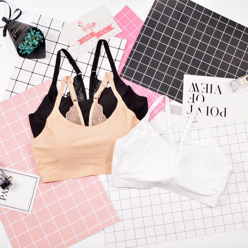 个性别致的蕾丝套装，修饰女人的姣好身材