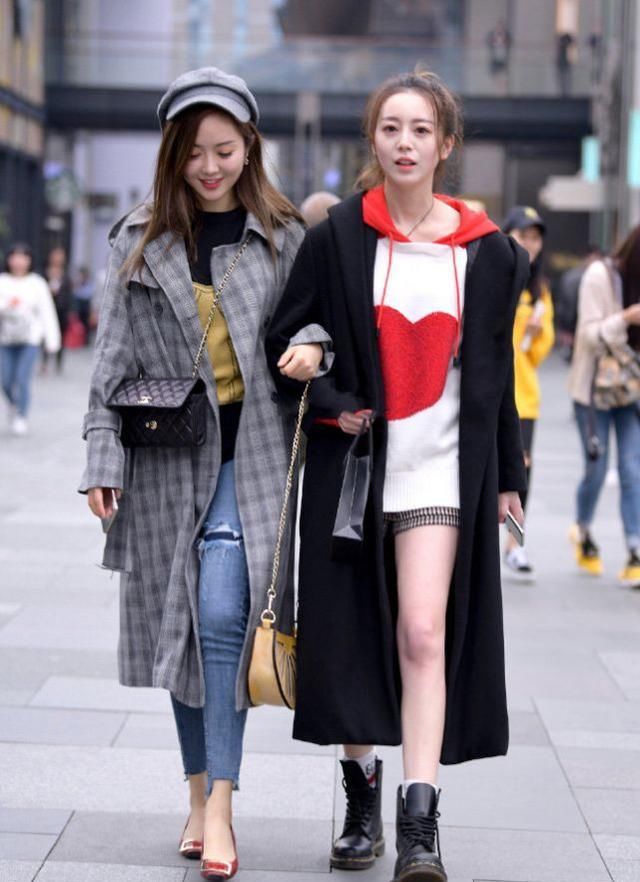  美爆■建议“堵”上牛仔裤的破洞，能轻松拥有隐形腿，穿出街美爆闺蜜