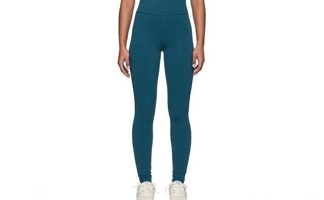  时髦■居家运动也要时髦：看看这些Sports Bra运动服套装
