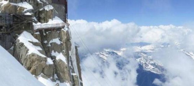 世界上最“腿软”的景区，恐高症的游客望而兴叹