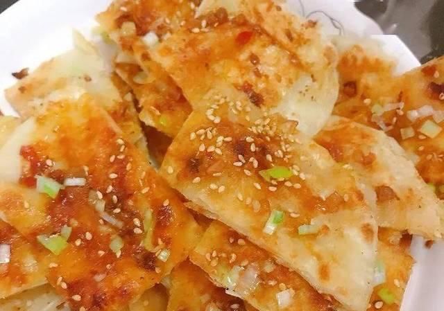  「平底锅」别看这饼很火，其实不用揉面平底锅就能做