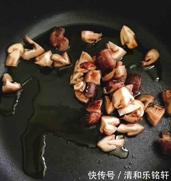 『粉丝』它是“天然黄体酮”,女性常吃,养颜抗衰,40岁皮肤也水灵灵
