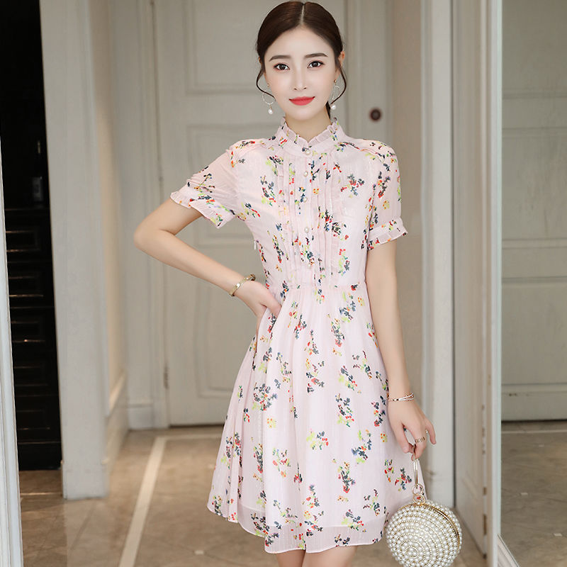 出街就是要穿得漂亮，新上的“秋裙”竟如此时尚，显白又优雅