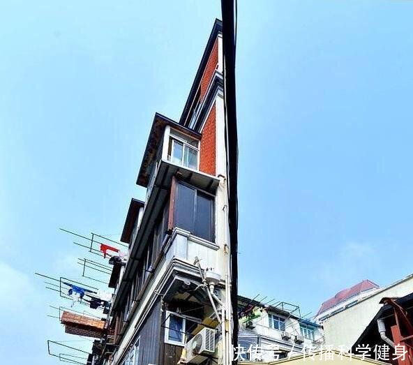 “纸片楼”成网红景点，还上了英国《每日邮报》，网友问怎么住人