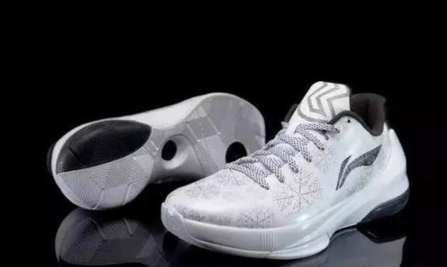 「双鞋」前后掌Zoom Air的科比球鞋只需400块?当年的神鞋你穿过吗