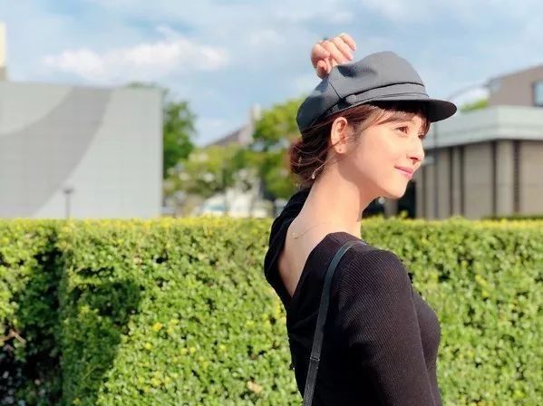 好奇| 霓虹素颜最美女星是30岁的她?翻完她的Ins我才真的服了...