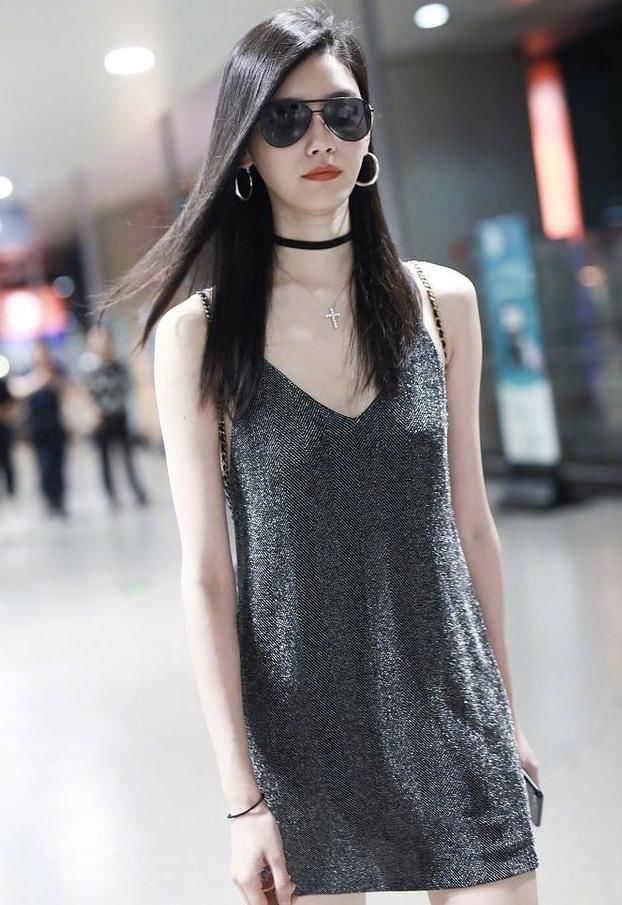 罗志祥女友周扬青38度穿毛衣，看她照片都觉得热