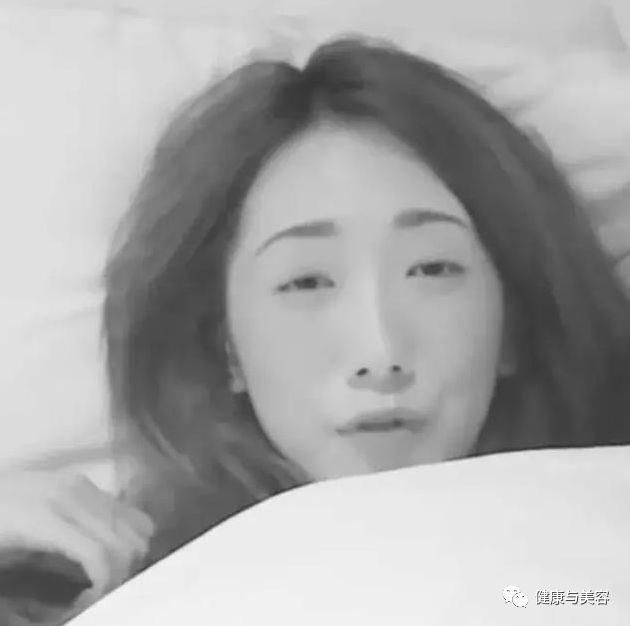 眼妆对于女生有多重要？看看整容级别的王菊就知道