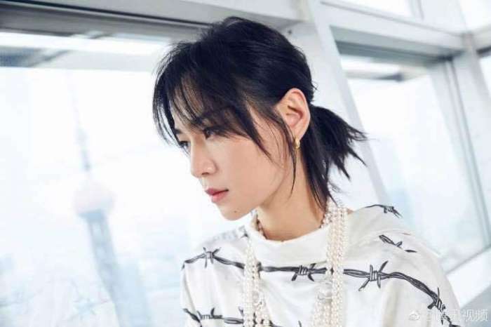 周笔畅狂甩20斤, 瘦到可以塞进去两条裤子, 看得我眼睛发亮