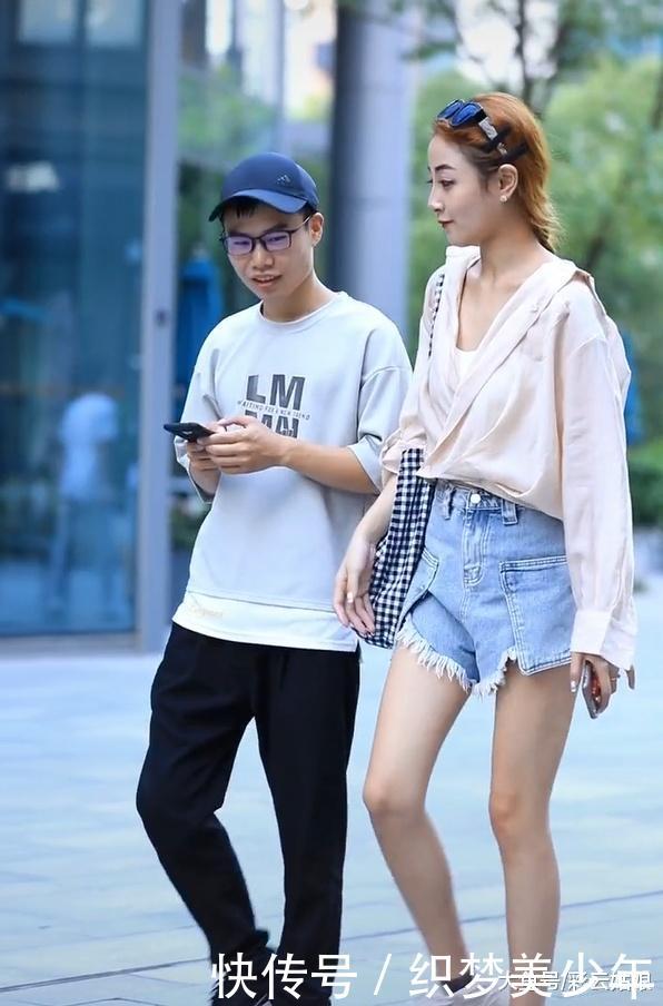 #姑娘#姑娘这裤子太罕见,大部分都是口袋遮住,意外比男友腿长50