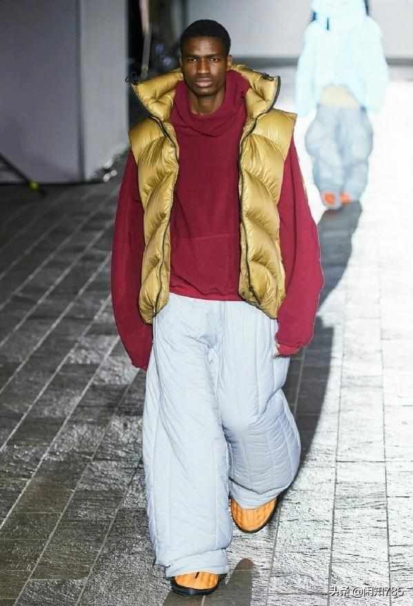 『服饰』时装秀上服饰太奇葩?为何有些设计不切实际,其实这只是一种手段