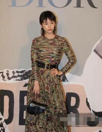 赵丽颖黄景瑜王丽坤出席活动，现场未p图曝光，网友：好养眼