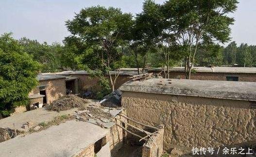 农村实行一户一宅，多处的宅基地，怎么转让才不违法呢