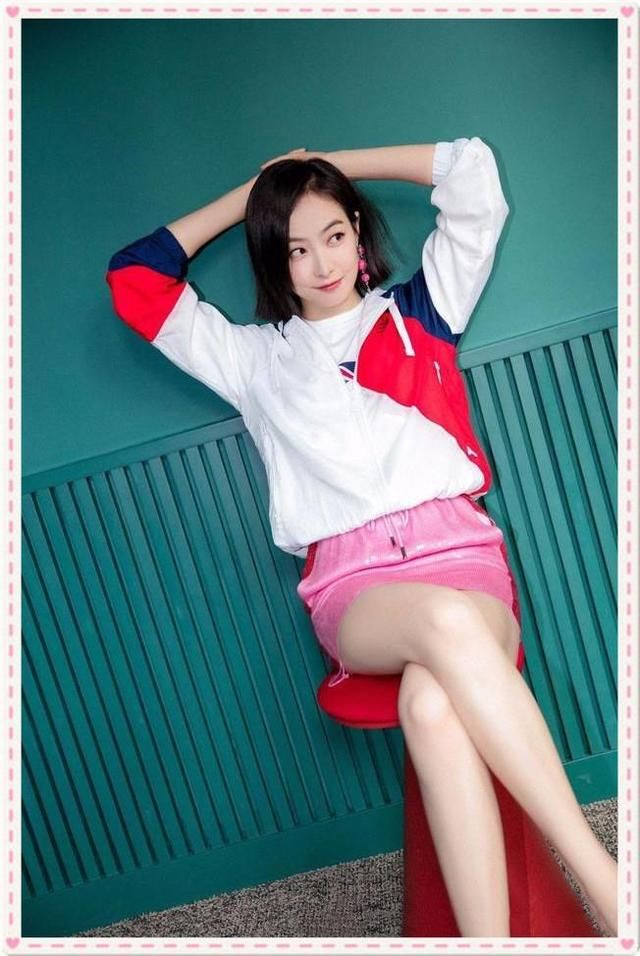 宋茜终于瘦出筷子腿！31岁穿小粉裙嫩到飞起，李沁完全不是她对手